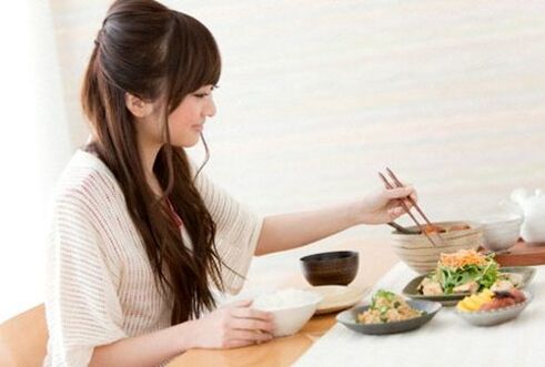 comes siguiendo la dieta japonesa