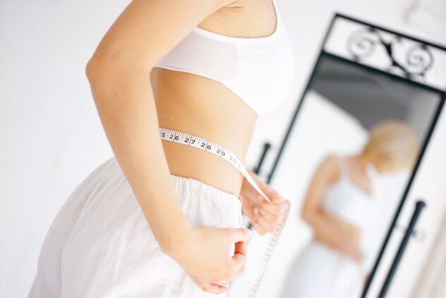 Controle los resultados de la pérdida de peso durante una semana con dietas rápidas